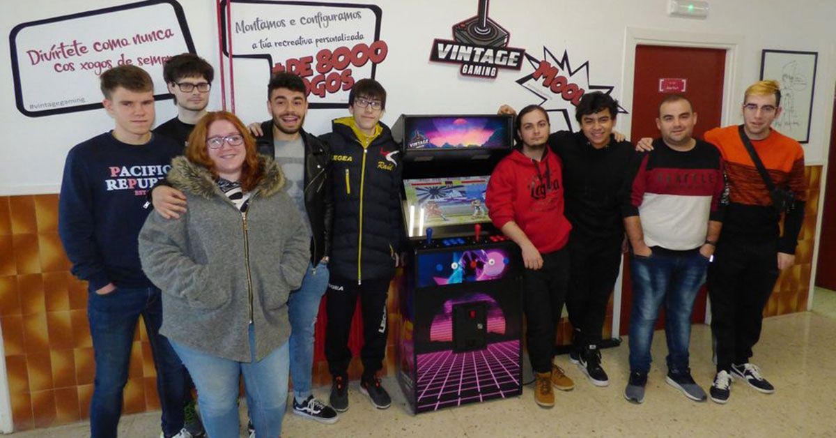 alumnos IES A Pinguela proxecto Arcade