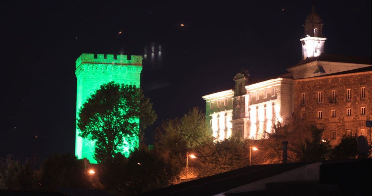 torre homenaxe en verde Monforte