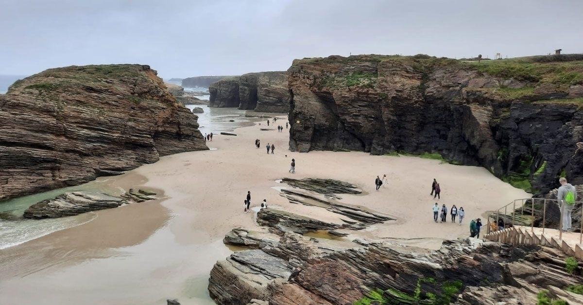 praia-catedrais-turistas
