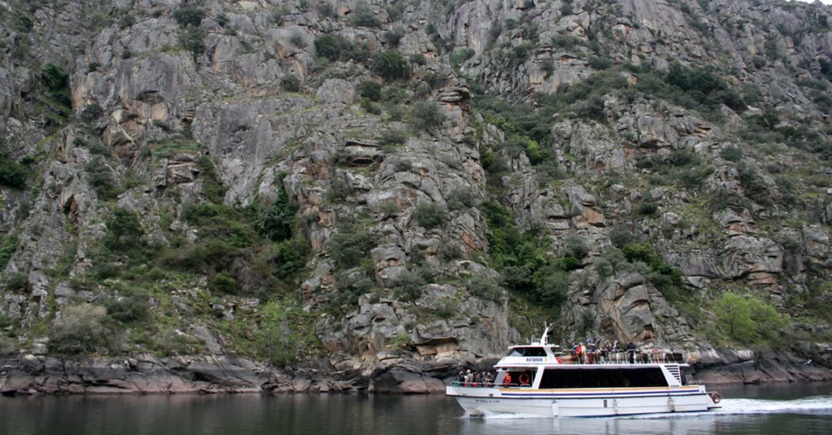 ribeira sacra catamaran