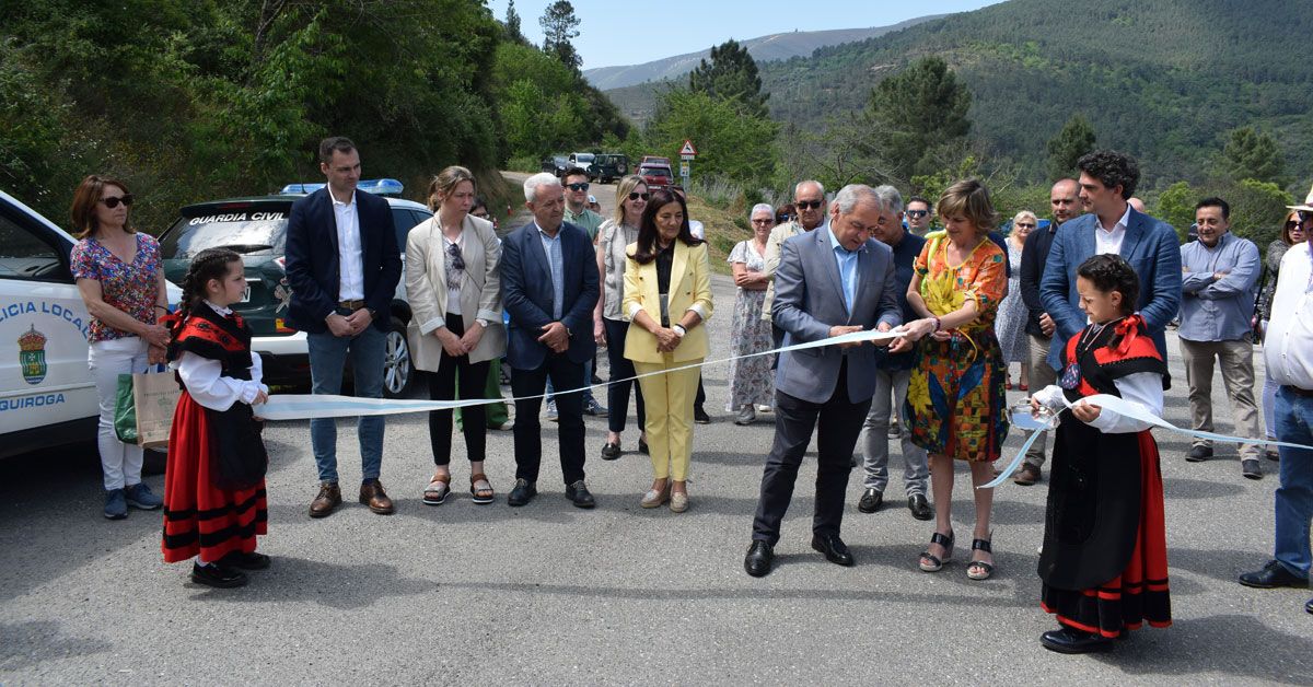 presidente deputacion mostra aceite quiroga