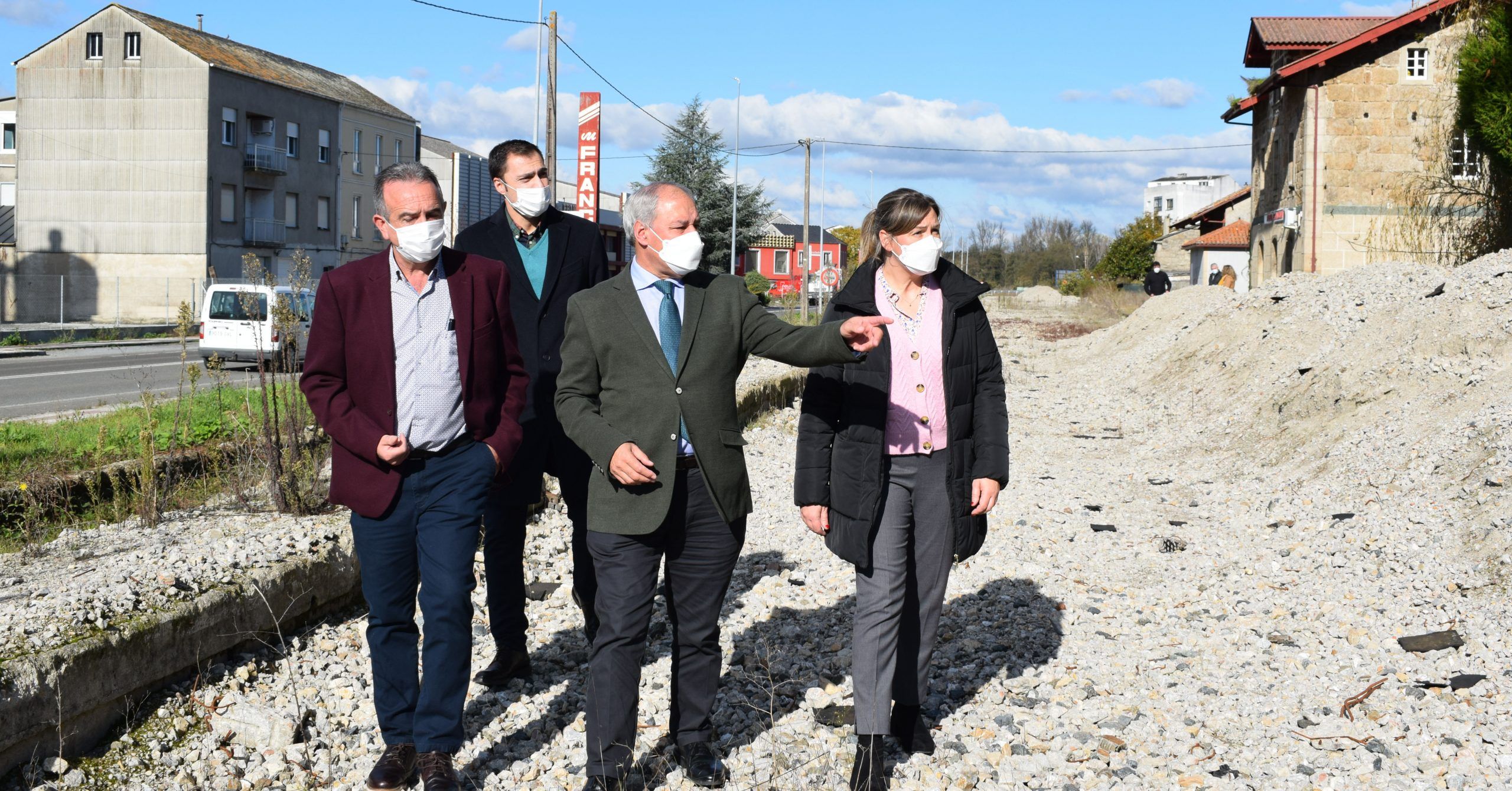 FOTO DE ARQUIVO DA SINATURA DO CONVENIO CO CONCELLO DE LANCARA PARA A COMPRA DOS EDIFICIOS FERROVIARIOS