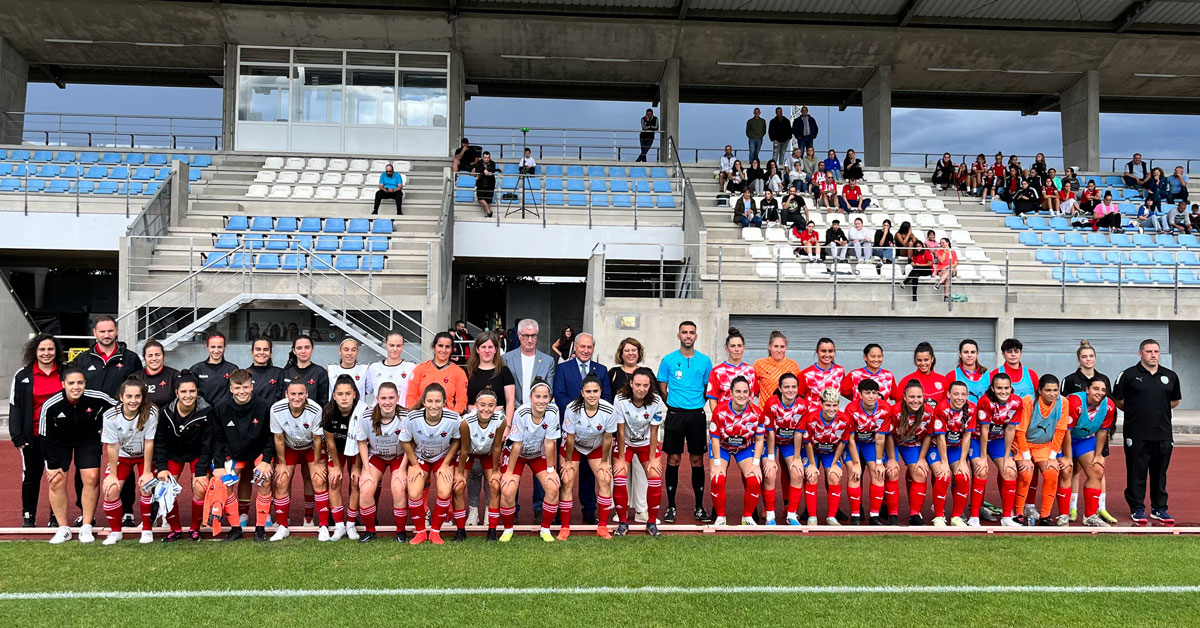 O Alcalde coas xogadoras do CD Lugo e o Victoria FC A