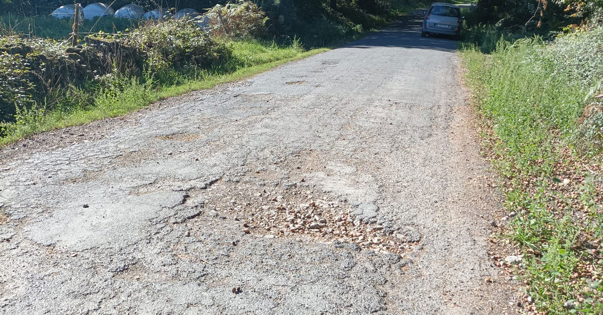 Estrada en mal estado Por Chantada