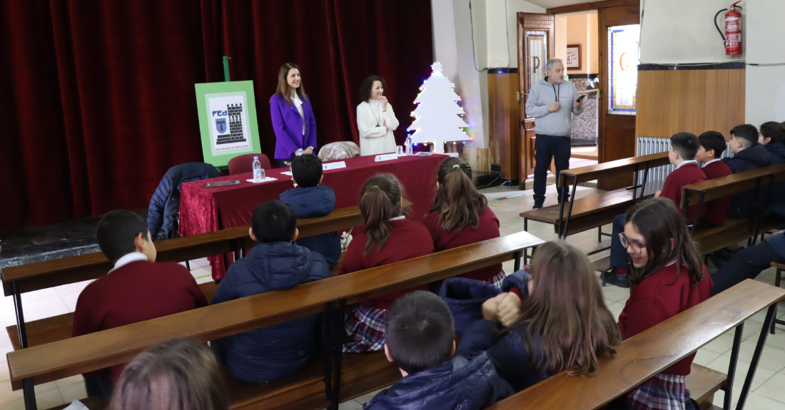 María Joé Gómez nun relatorio en Monforte