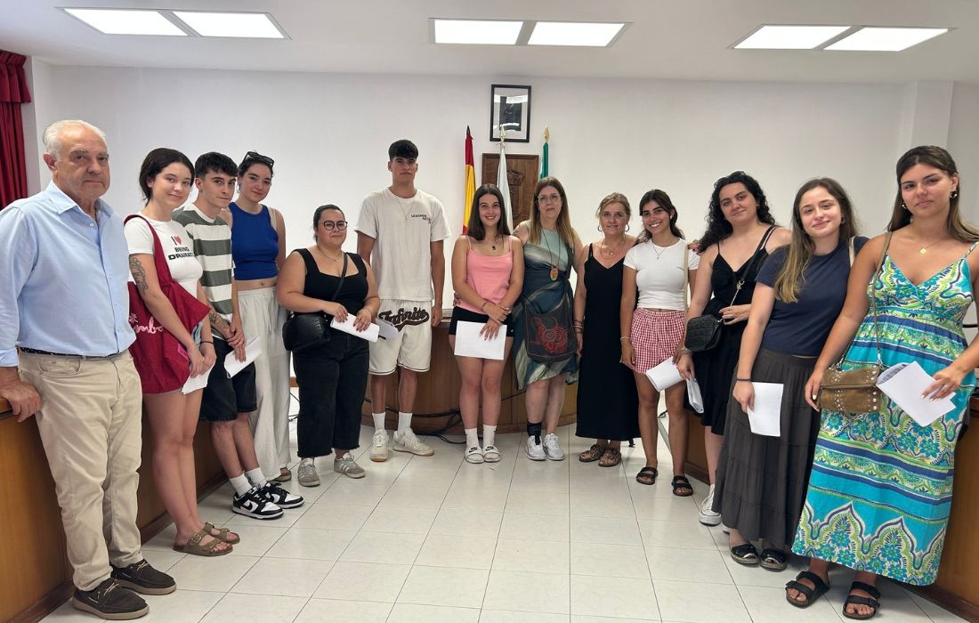 sinatura-convenio-monitores-campamento-quiroga