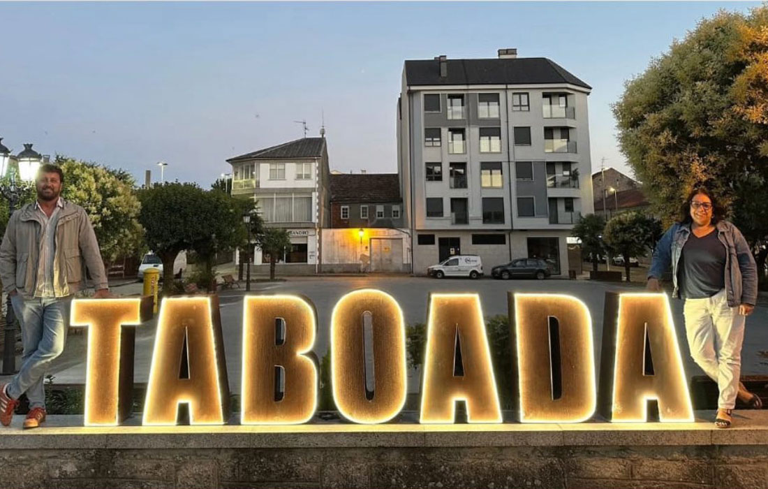 Taboada-instalacion-letras-praza-riazon-2025