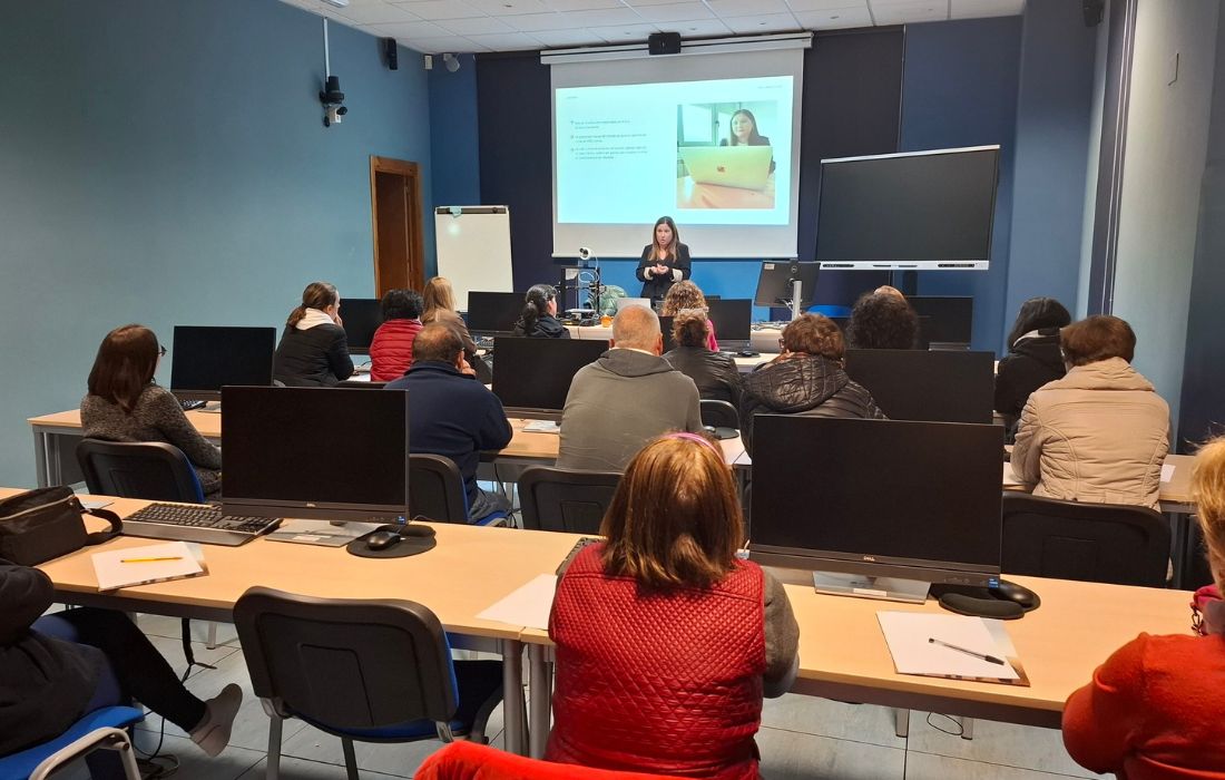 charla-violencia-economica-quiroga