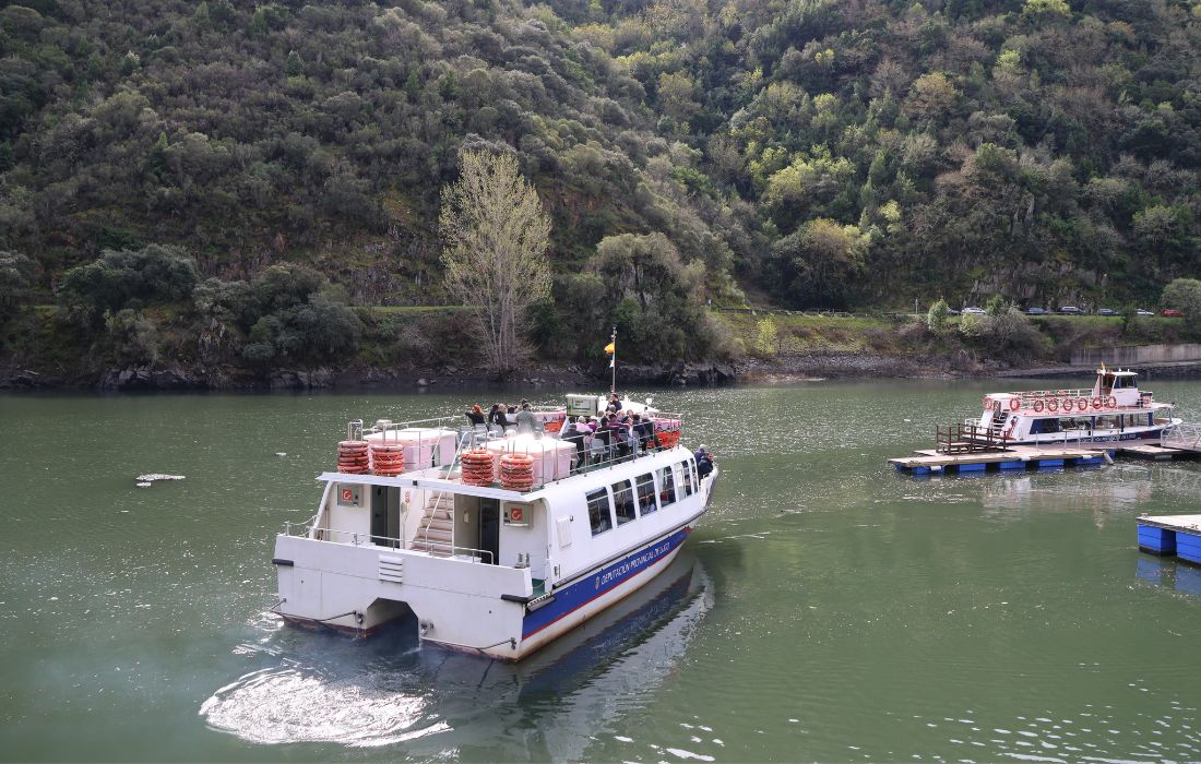 catamaran-ribeir-sacra-embarcadoiro-ponte-do-sil