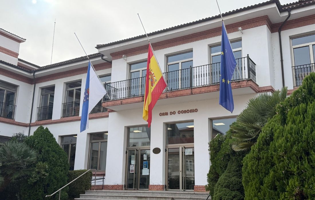 casa-concello-monforte-bandeira-media-hasta