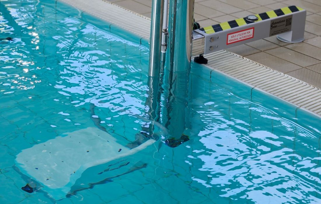 silla mecanizada piscina Chantada