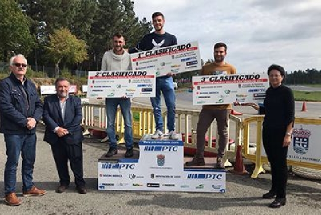 Eduardo Vidal, Primitivo Iglesias e Elva Carrera cos tres primeiros clasificados do VI Volante Deputación.