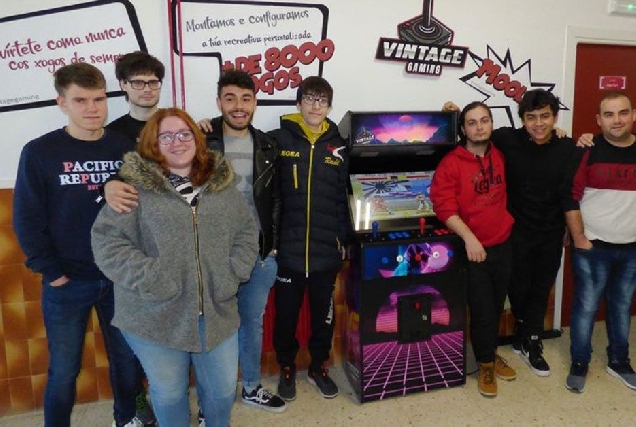 alumnos IES A Pinguela proxecto Arcade