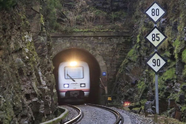 liña ferroviaria Ourense Monforte Lugo