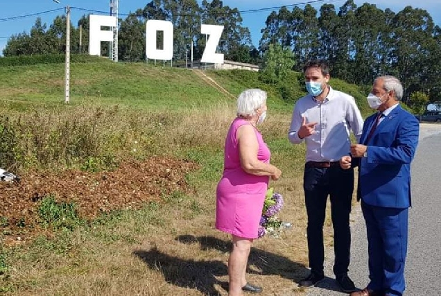 ALCALDE DE FOZ E O PRESIDENTE DA DEPUTACIoN NA RuA COSTA DO CASTRO EN AGOSTO DESTE ANO