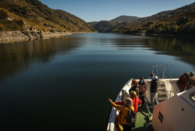 Ruta en catamarán da Ribeira Sacra