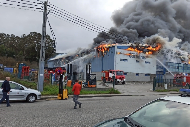 Incendio distribuciones carreiras poligono cuina cervo (2)