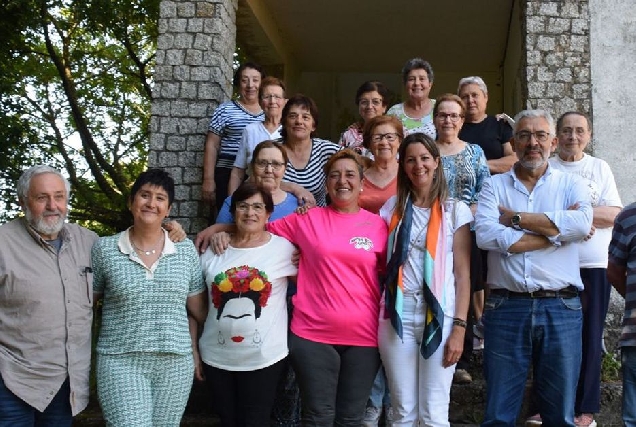 Imaxe de arquivo dunha visita aos centros de convivencia do rural coa veciñanza da zona