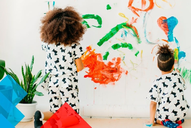 escola infantil nenos pintando