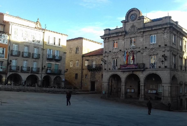 concello_ourense_praza_maior_decorado_navidad