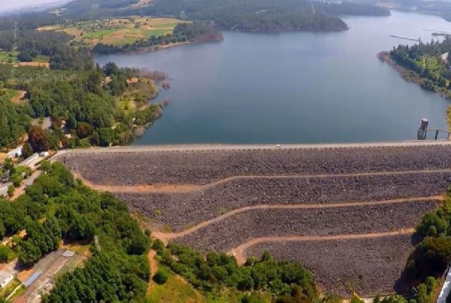 Encoro de Portodemouro no río Ulla