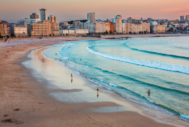 Imaxe da praia do Orzán na Coruña