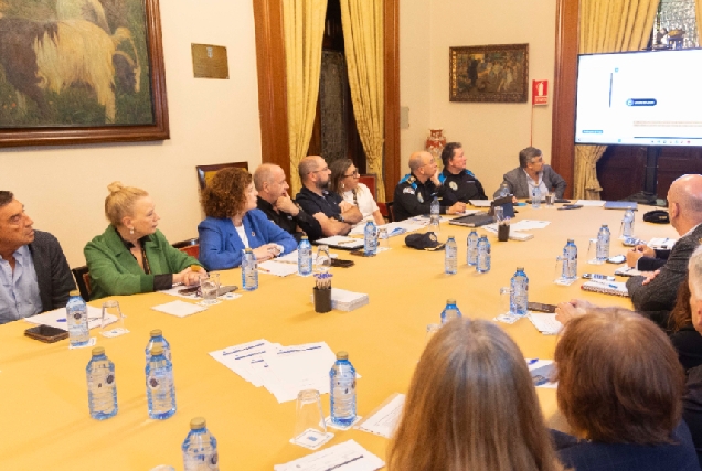 María Pita acolleu a xunta de seguridade para a organización do evento, na que participaron todos os corpos de seguridade