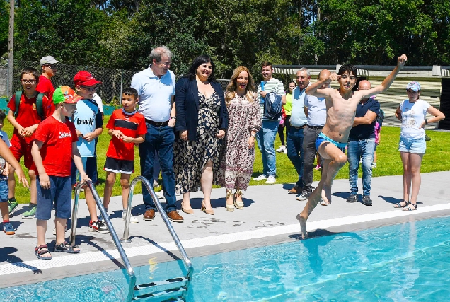 Inauguración das piscinas de Boborás