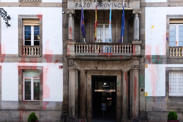 Imaxe dos danos na fachada do Pazo Provincial de Ourense